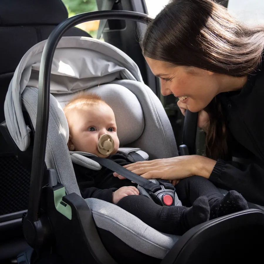 Sale Thule Maple infant car starter bundle