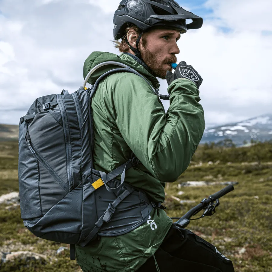 Hot Thule Rail 18L