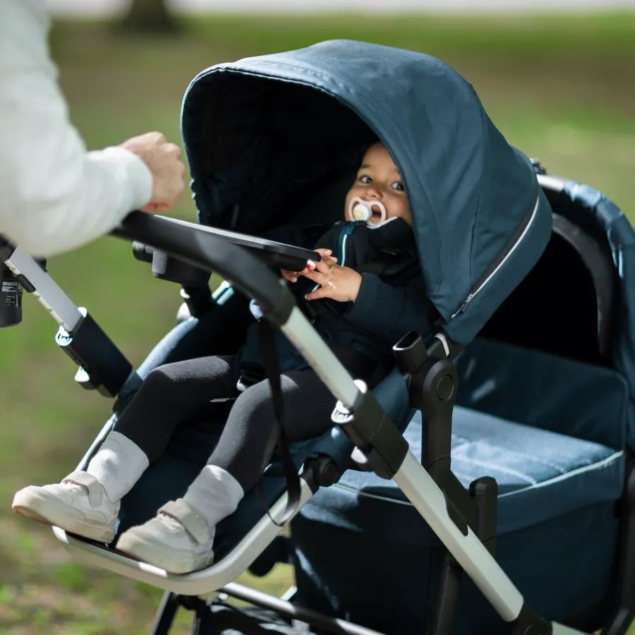 Sale Thule Sleek travel system bundle